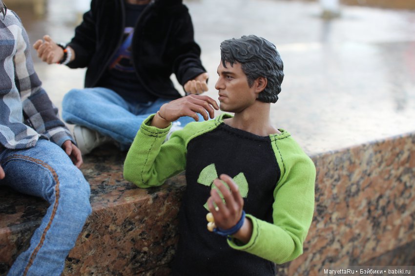 Теория четырёх радуг — Кукольные фотоистории и сериалы: комиксы