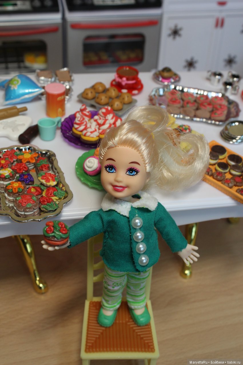 Дед Мороз и эльфы. Кондитерский цех