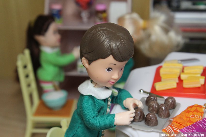 Дед Мороз и эльфы. Кондитерский цех