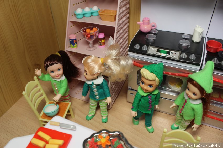 Дед Мороз и эльфы. Кондитерский цех