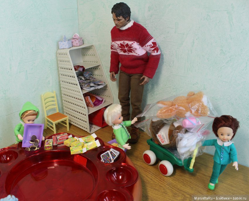 Дед Мороз и эльфы. Упаковочный цех