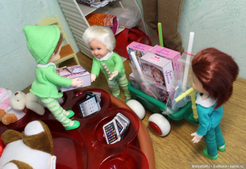 Дед Мороз и эльфы. Упаковочный цех