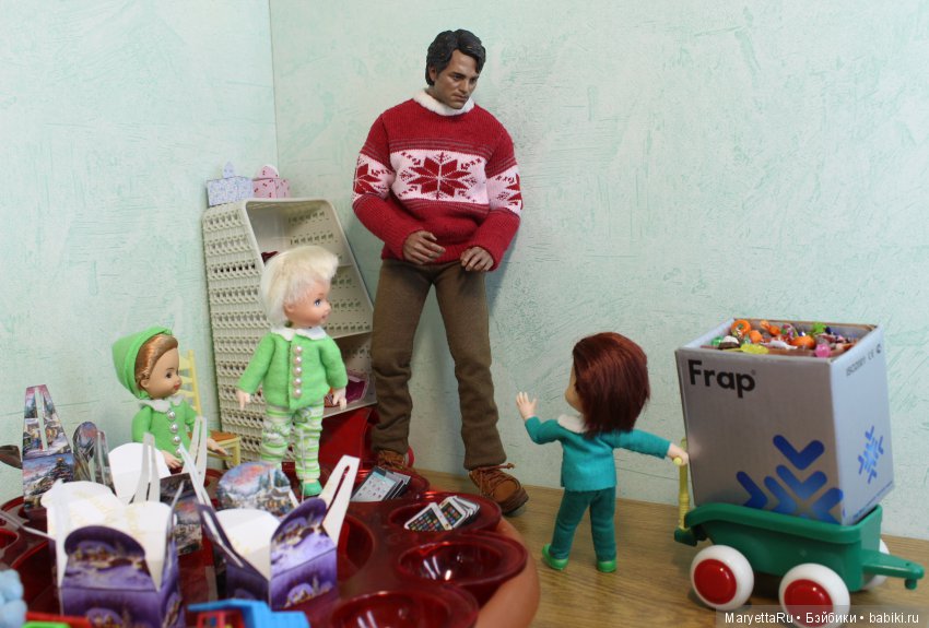 Дед Мороз и эльфы. Упаковочный цех