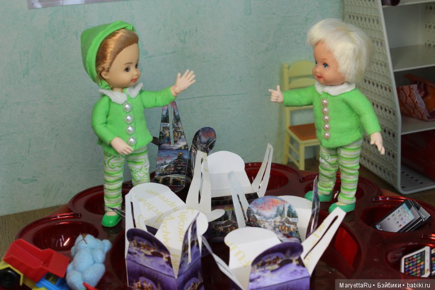 Дед Мороз и эльфы. Упаковочный цех