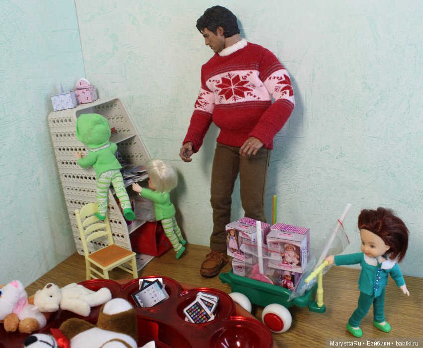 Дед Мороз и эльфы. Упаковочный цех