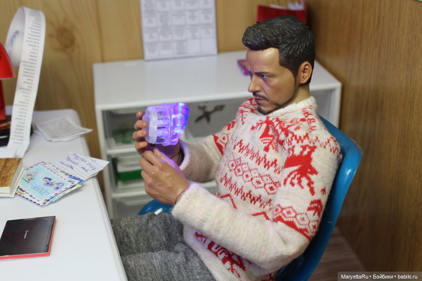 Дед Мороз и "Э.Л.Ь.Ф.ы". Конструкторный цех работает на него