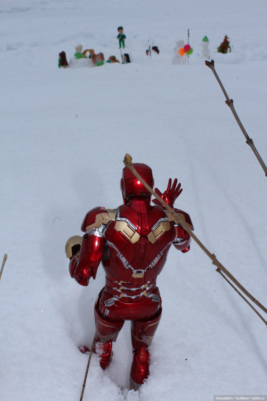 Дед Мороз и "Э.Л.Ь.Ф.ы". Он пришёл