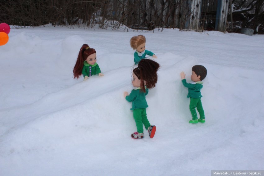 Дед Мороз и "Э.Л.Ь.Ф.ы". Он пришёл