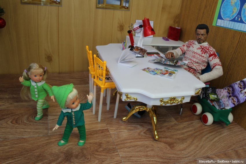 Дед Мороз и "Э.Л.Ь.Ф.ы". Книжная мастерская в восторге от него