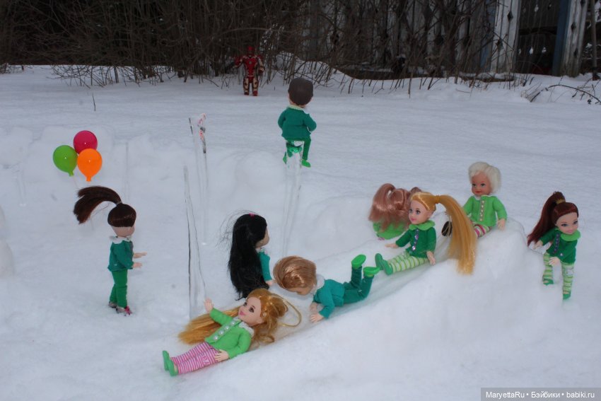 Дед Мороз и "Э.Л.Ь.Ф.ы". Он пришёл