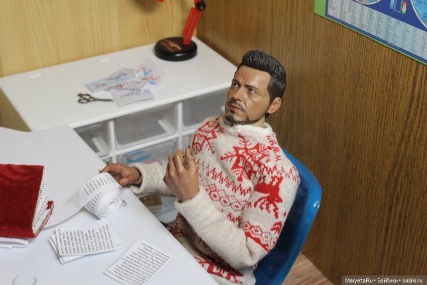 Дед Мороз и "Э.Л.Ь.Ф.ы". К нему попадают шифровки