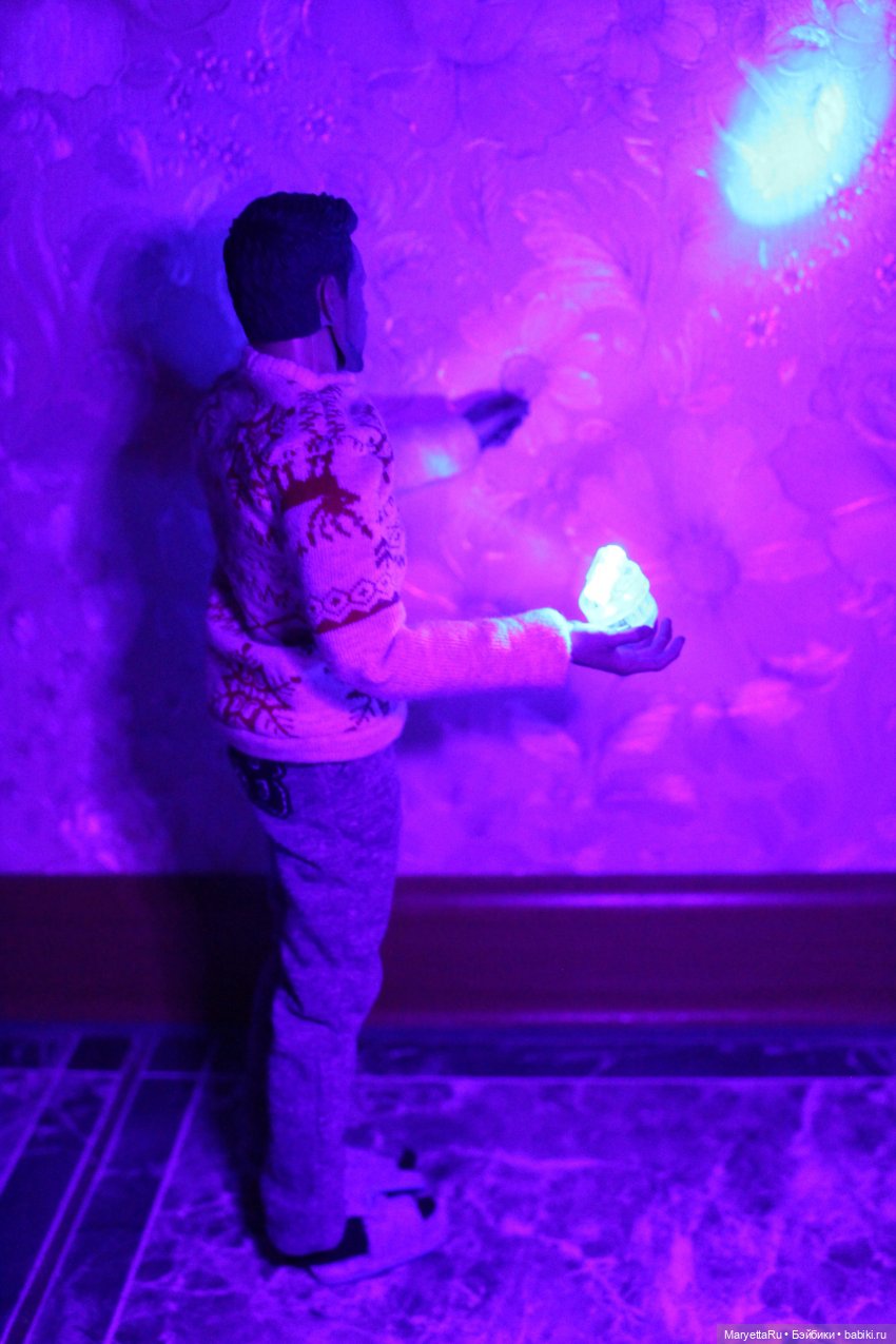 Дед Мороз и "Э.Л.Ь.Ф.ы". Конструкторный цех работает на него