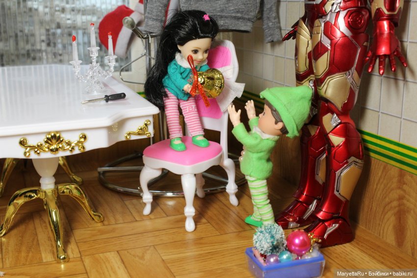 Дед Мороз и "Э.Л.Ь.Ф.ы". Он знает, что ему надо