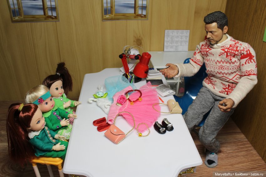 Дед Мороз и "Э.Л.Ь.Ф.ы". Швейный цех удивляет его