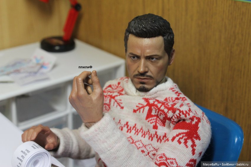 Дед Мороз и "Э.Л.Ь.Ф.ы". К нему попадают шифровки