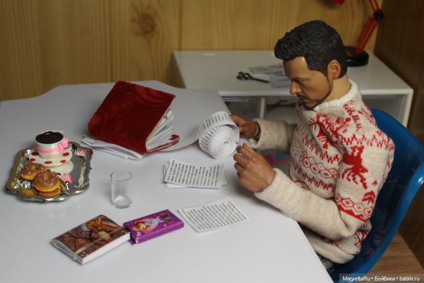 Дед Мороз и "Э.Л.Ь.Ф.ы". К нему попадают шифровки