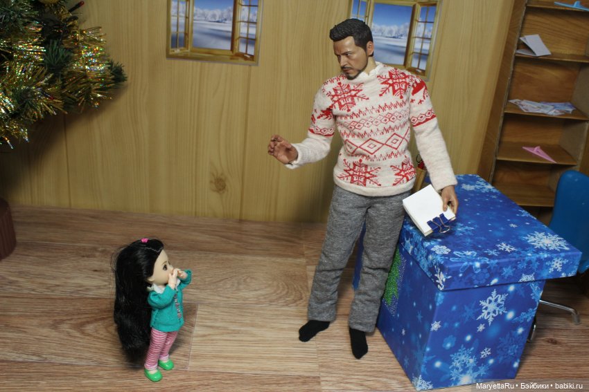 Дед Мороз и "Э.Л.Ь.Ф.ы". Он знает, что ему надо