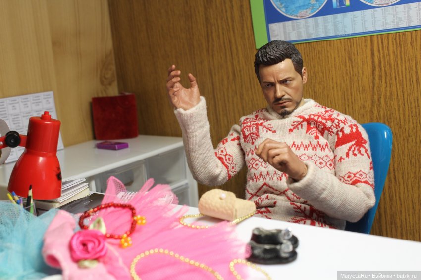 Дед Мороз и "Э.Л.Ь.Ф.ы". Швейный цех удивляет его