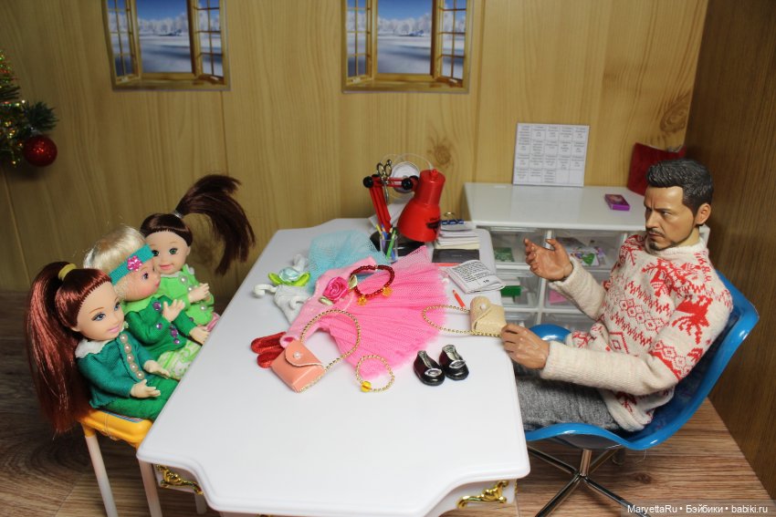 Дед Мороз и "Э.Л.Ь.Ф.ы". Швейный цех удивляет его