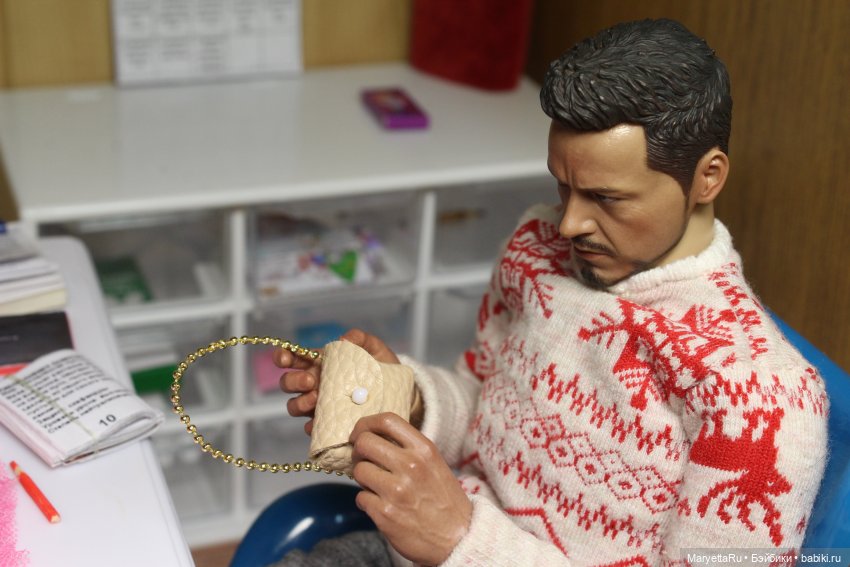 Дед Мороз и "Э.Л.Ь.Ф.ы". Швейный цех удивляет его