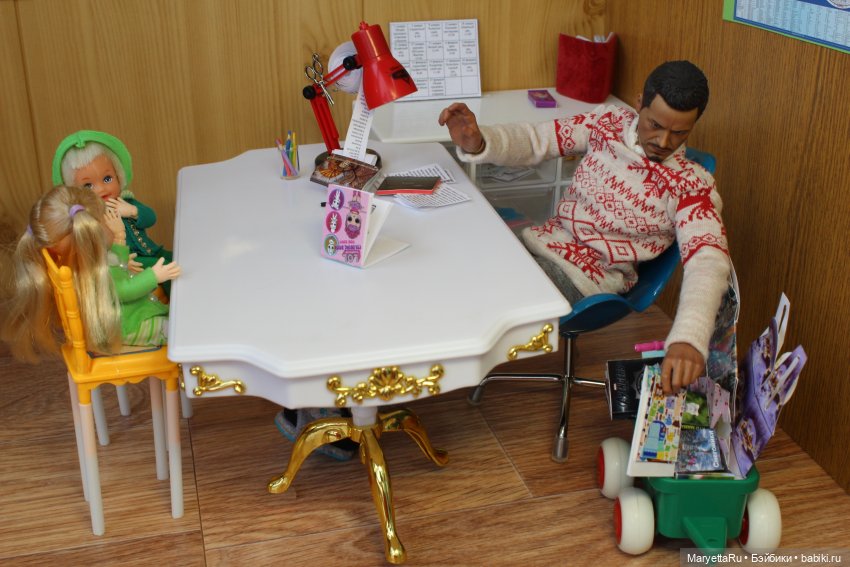 Дед Мороз и "Э.Л.Ь.Ф.ы". Книжная мастерская в восторге от него