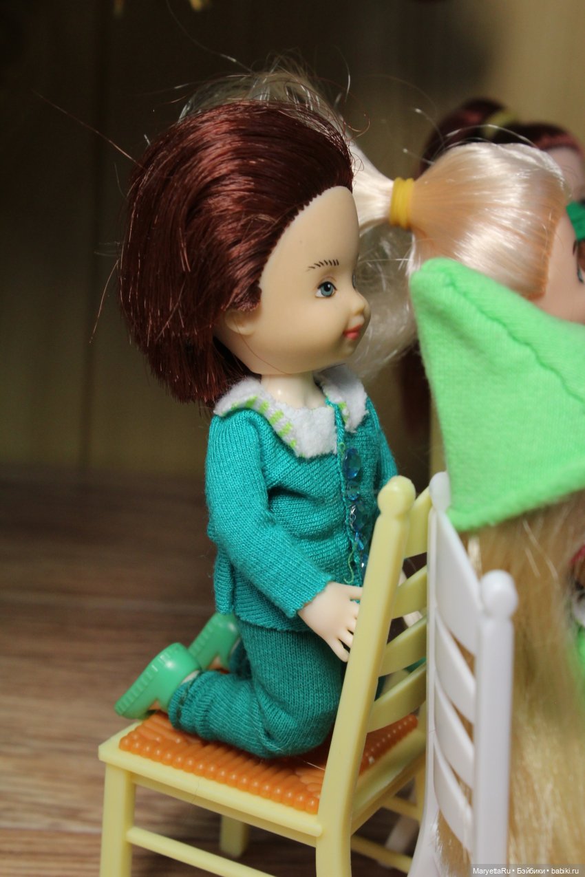 Дед Мороз и "Э.Л.Ь.Ф.ы". Сейчас он разберётся во всём