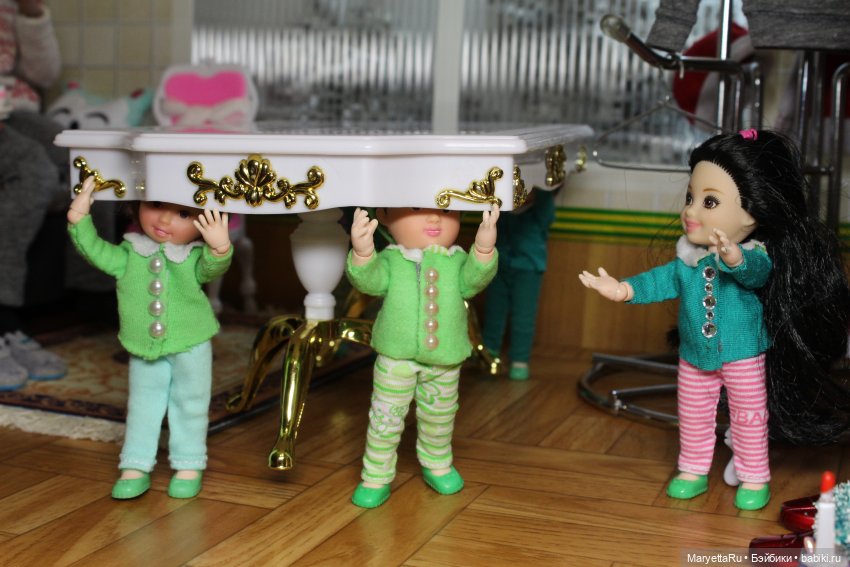 Дед Мороз и "Э.Л.Ь.Ф.ы". Он знает, что ему надо