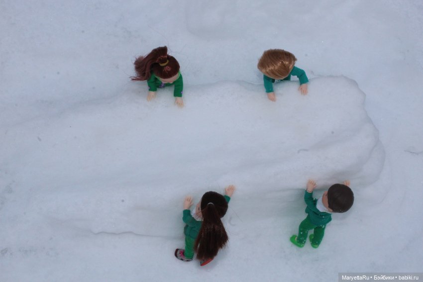 Дед Мороз и "Э.Л.Ь.Ф.ы". Он пришёл