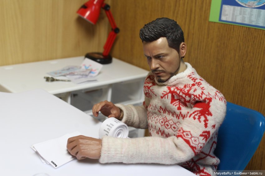 Дед Мороз и "Э.Л.Ь.Ф.ы". К нему попадают шифровки