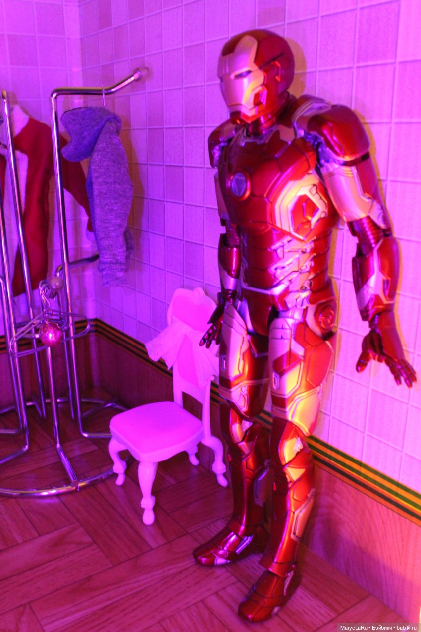 Дед Мороз и "Э.Л.Ь.Ф.ы". Конструкторный цех работает на него