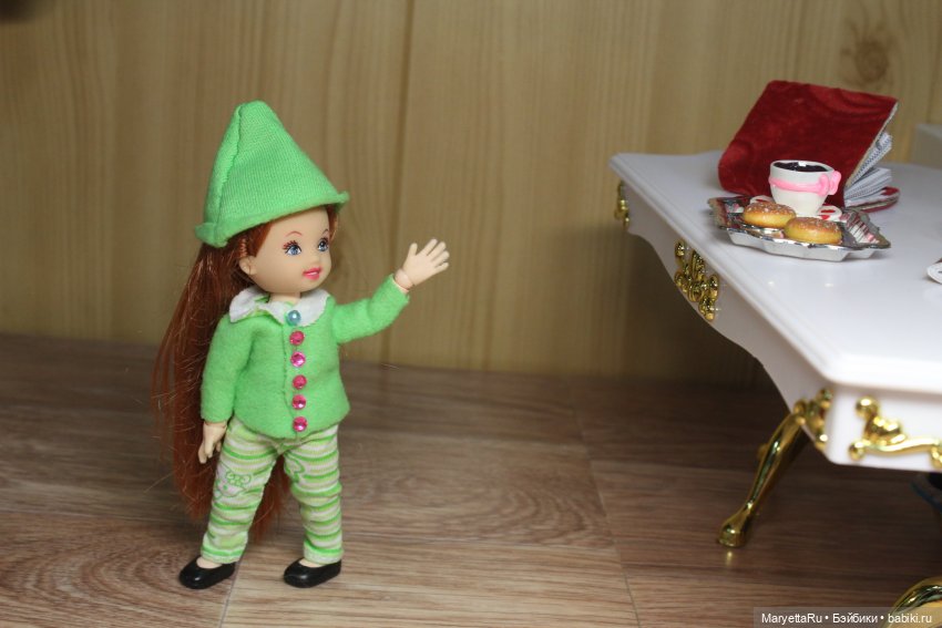 Дед Мороз и "Э.Л.Ь.Ф.ы". К нему попадают шифровки