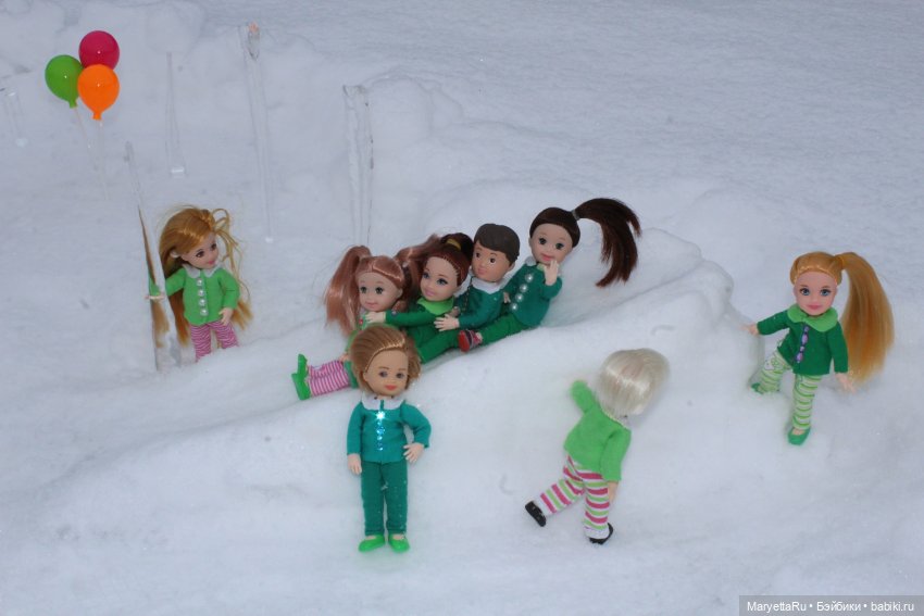 Дед Мороз и "Э.Л.Ь.Ф.ы". Он пришёл