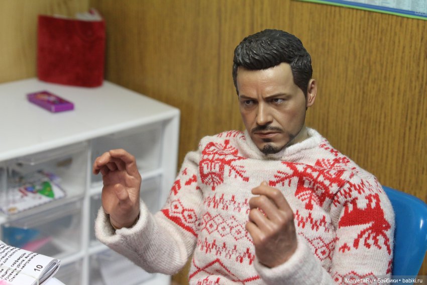 Дед Мороз и "Э.Л.Ь.Ф.ы". Швейный цех удивляет его