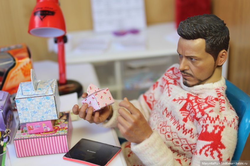 Дед Мороз и "Э.Л.Ь.Ф.ы". Упаковочный цех шокирует его