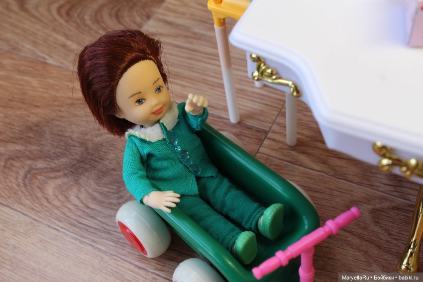 Дед Мороз и "Э.Л.Ь.Ф.ы". Упаковочный цех шокирует его