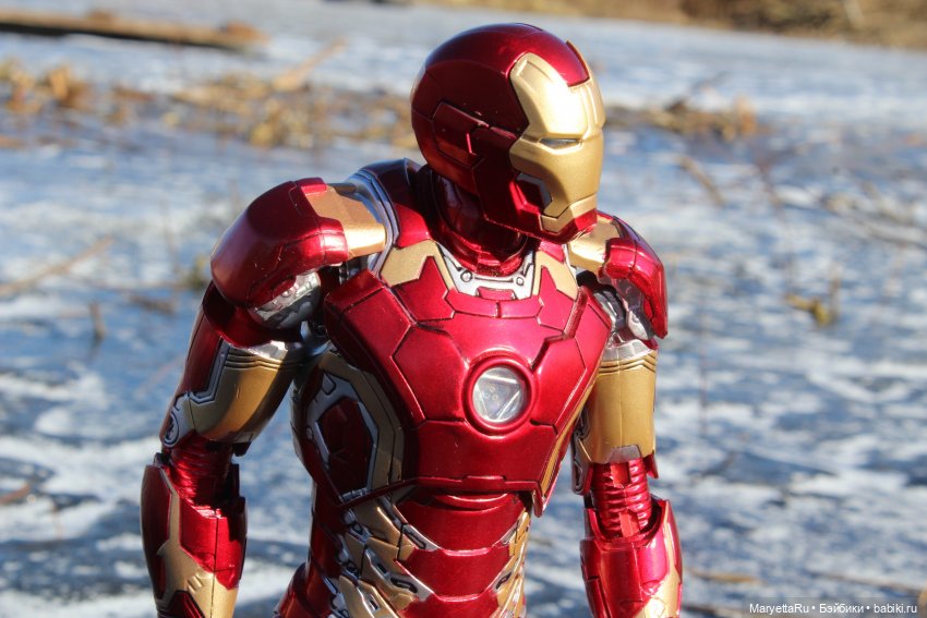 Дед Мороз и "Э.Л.Ь.Ф.ы". Он уже уходит