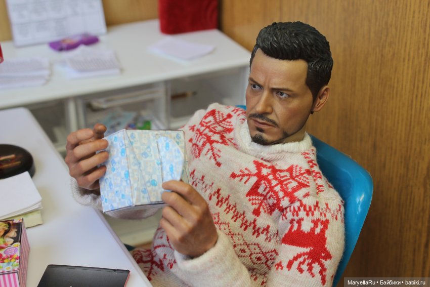 Дед Мороз и "Э.Л.Ь.Ф.ы". Упаковочный цех шокирует его