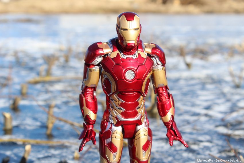 Дед Мороз и "Э.Л.Ь.Ф.ы". Он уже уходит