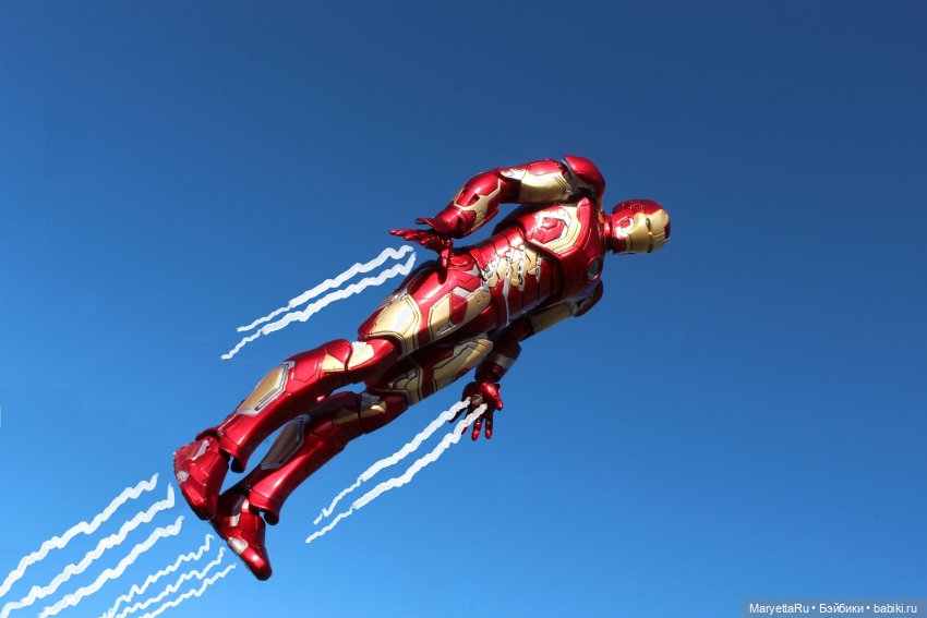 Дед Мороз и "Э.Л.Ь.Ф.ы". Он уже уходит