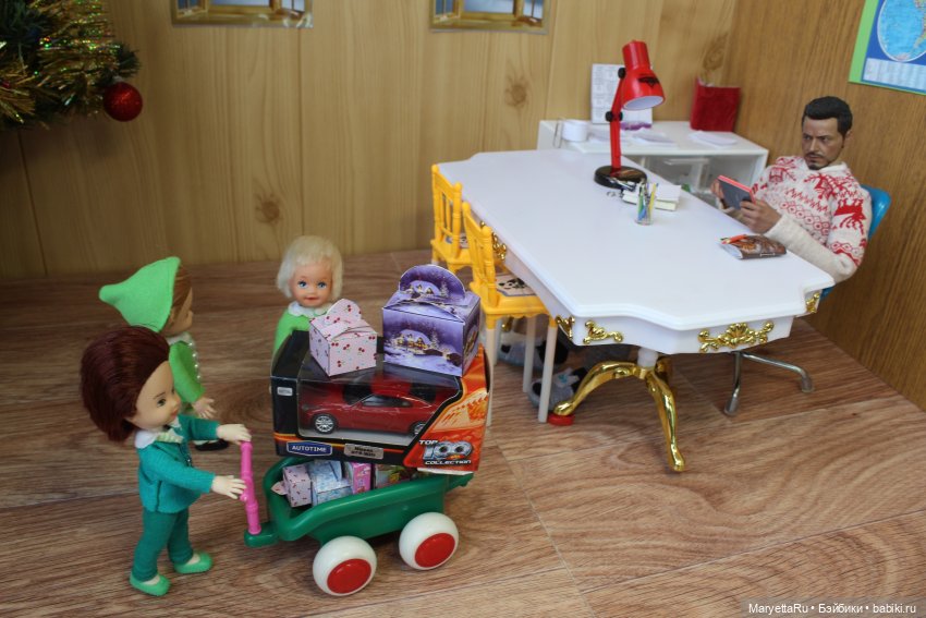 Дед Мороз и "Э.Л.Ь.Ф.ы". Упаковочный цех шокирует его (фото 10)