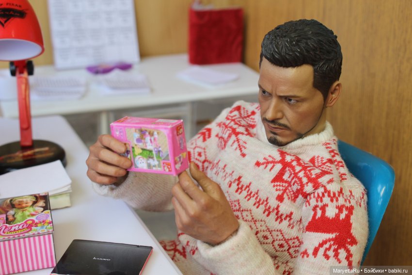 Дед Мороз и "Э.Л.Ь.Ф.ы". Упаковочный цех шокирует его