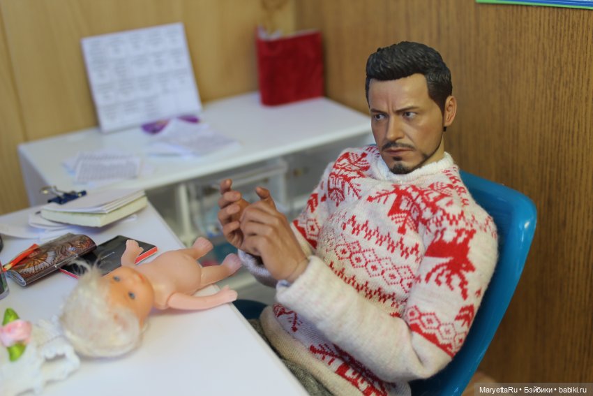 Дед Мороз и "Э.Л.Ь.Ф.ы". Кукольный цех выбешивает его