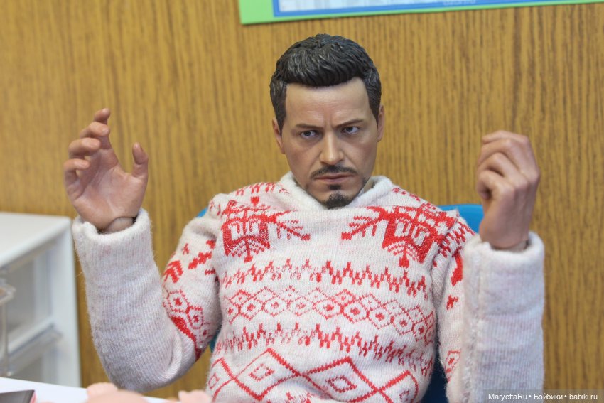 Дед Мороз и "Э.Л.Ь.Ф.ы". Кукольный цех выбешивает его