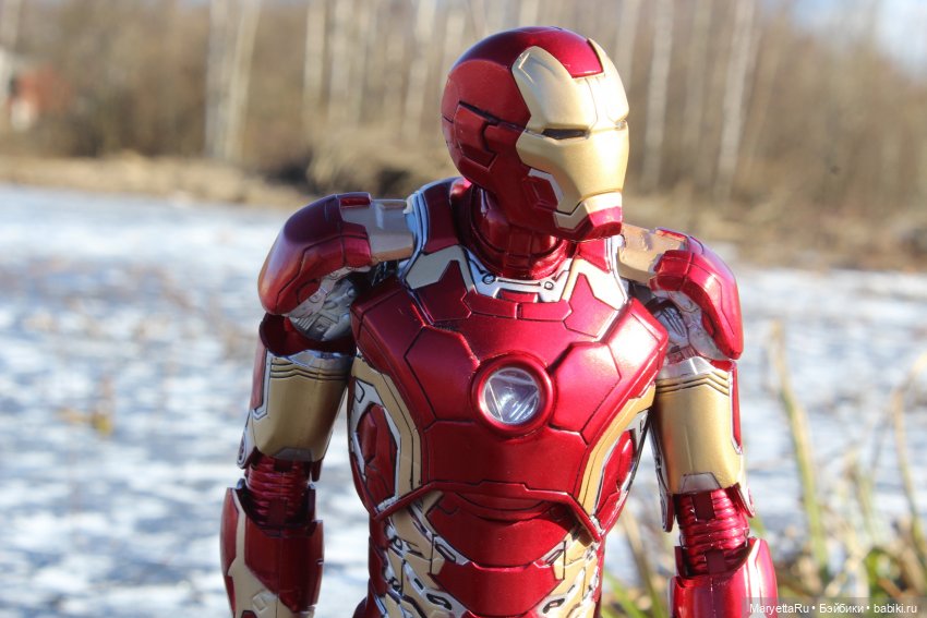 Дед Мороз и "Э.Л.Ь.Ф.ы". Он уже уходит