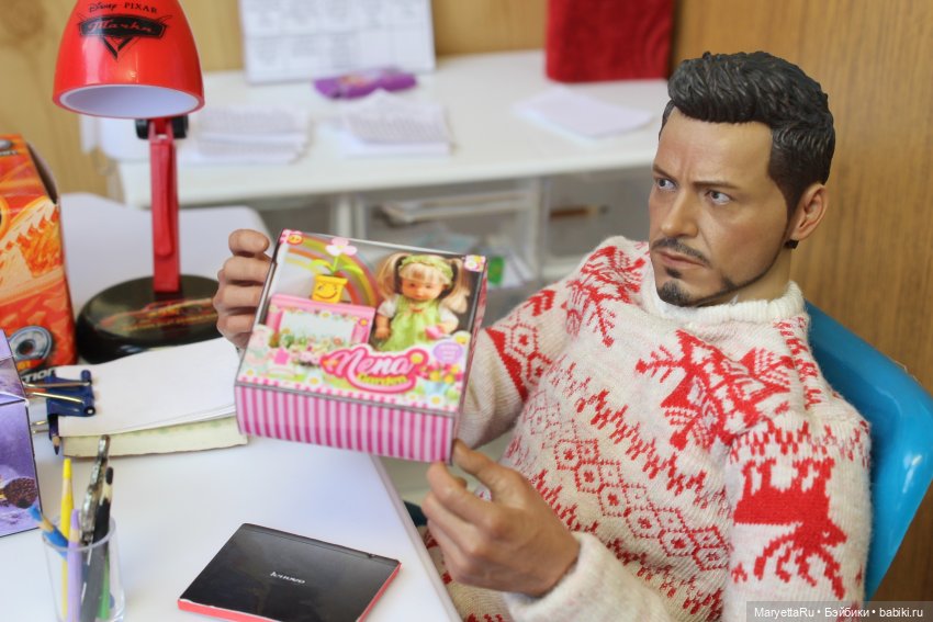 Дед Мороз и "Э.Л.Ь.Ф.ы". Упаковочный цех шокирует его