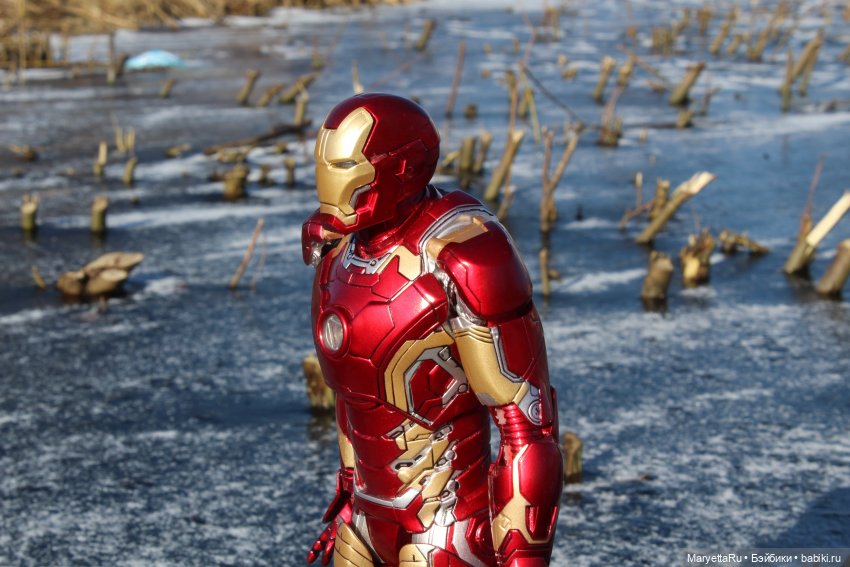 Дед Мороз и "Э.Л.Ь.Ф.ы". Он уже уходит