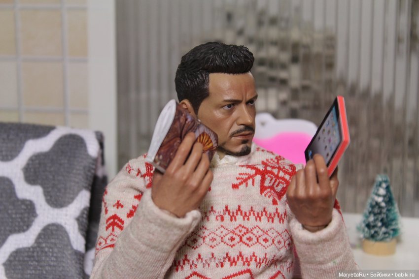 Дед Мороз и "Э.Л.Ь.Ф.ы". Он уже уходит