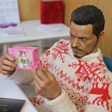 Дед Мороз и "Э.Л.Ь.Ф.ы". Упаковочный цех шокирует его