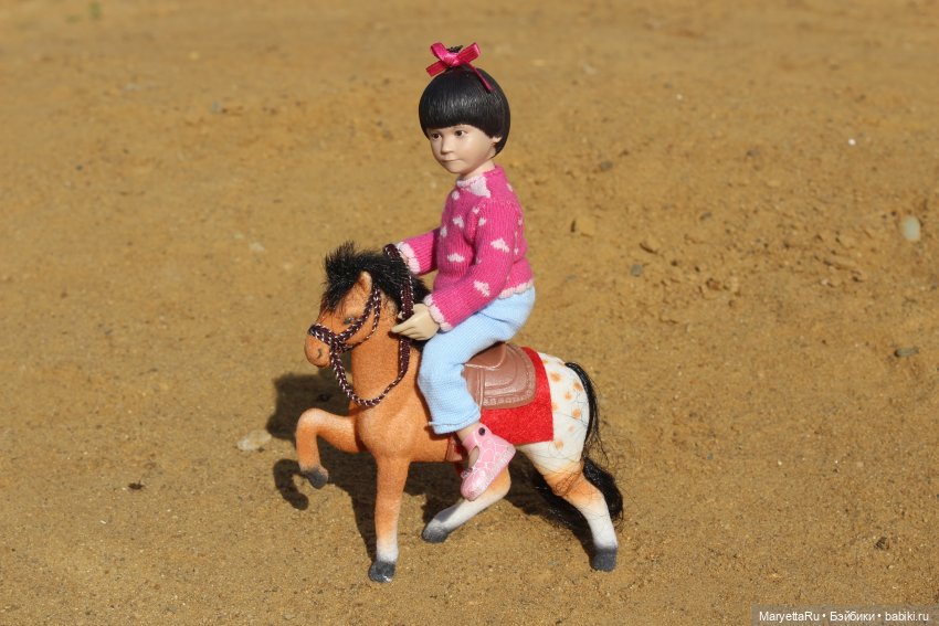 Пони в яблоках — Экшн