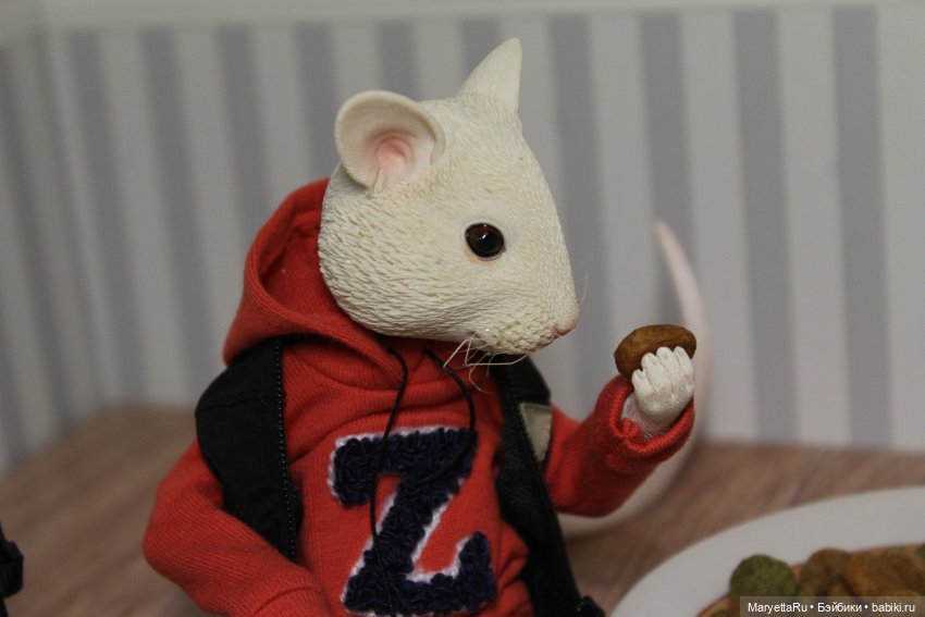 Белый Мыш — Экшн